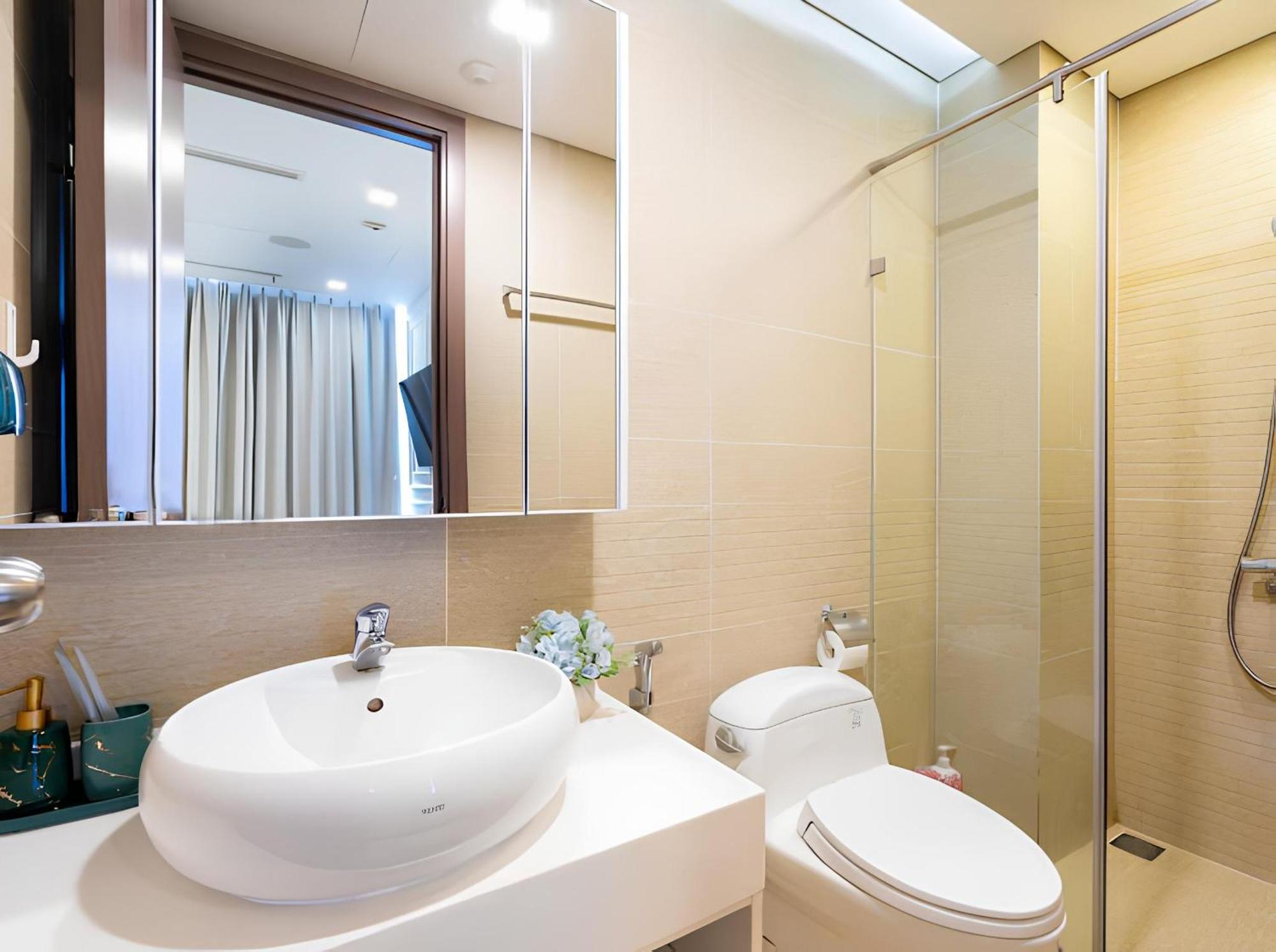 The Sun Avenue Center Apartment *