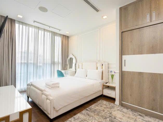The Sun Avenue Center Apartment *